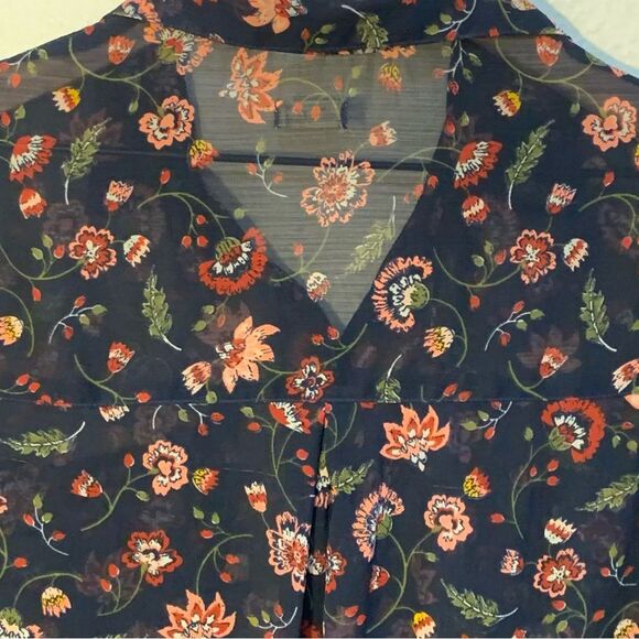 HOLLISTER Blouse Women’s Medium Button Navy Blue Sheer Pink Floral High Low. - Picture 6 of 12